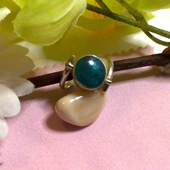 Peru Jewelry - Peruvian 950 Silver flip ring with Natural stones black and green size 8